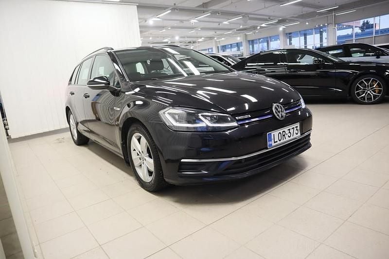 Käytetty VW Golf VII Comfortline 131 HP (96 kW) 2019 Musta Farmari