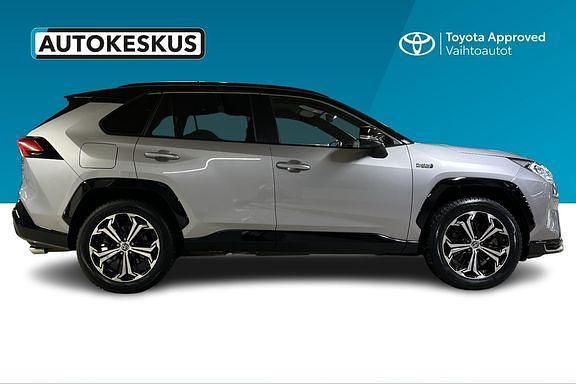 Käytetty Toyota RAV4 Premium 182 HP (133 kW) 2021 Harmaa Katumaasturi