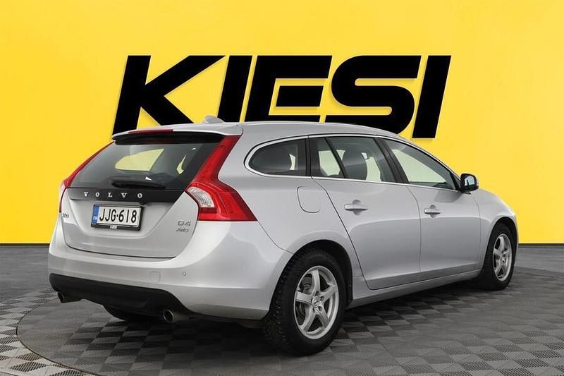 Käytetty Volvo V60 R-Design 163 HP (119 kW) 2013 Valkoinen Farmari
