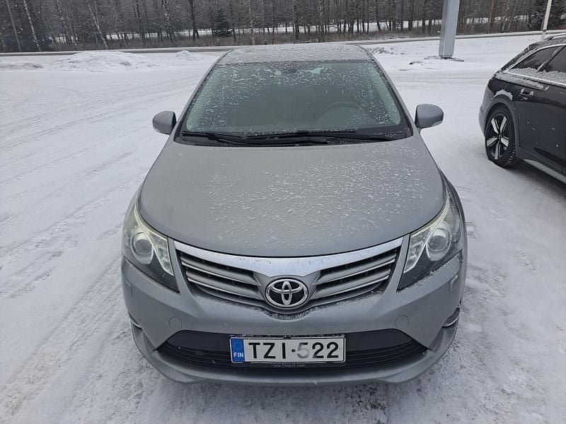 Käytetty Toyota Avensis Multidrive S 147 HP (108 kW) 2014 Harmaa Sedan
