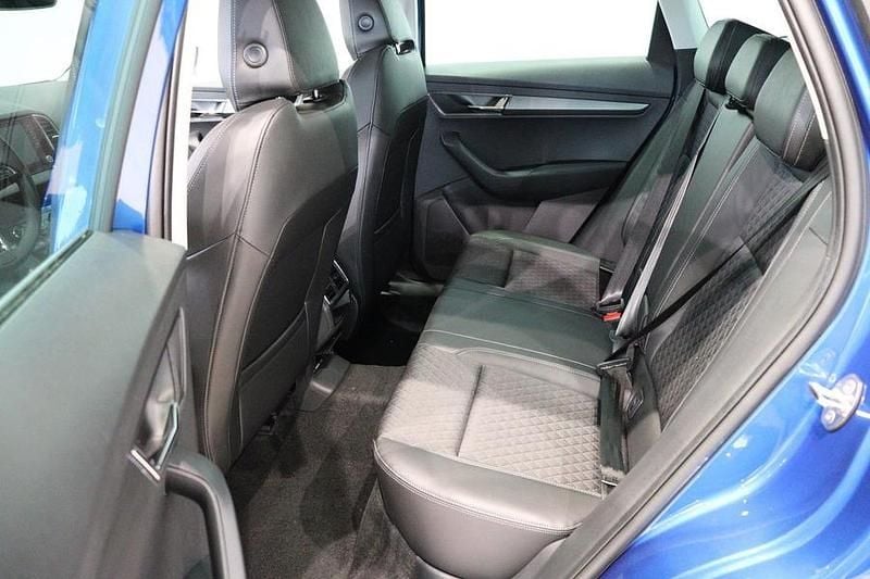 Käytetty Skoda Karoq Business Line 150 HP (110 kW) 2020 Sininen Katumaasturi