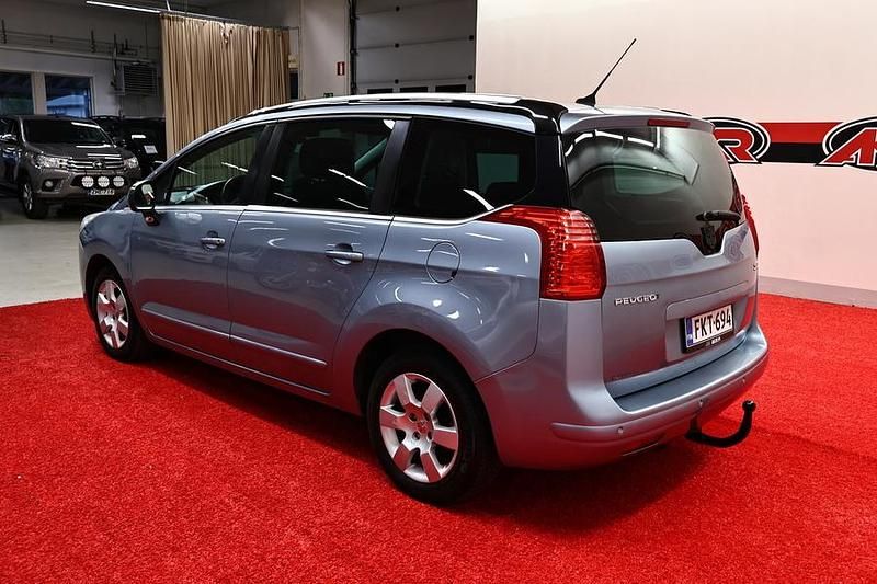 Käytetty Peugeot 5008 Style 114 HP (83 kW) 2013 Valkoinen Tila-auto