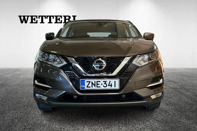 Käytetty Nissan Qashqai N-Connecta 159 HP (116 kW) 2020 Ruskea Katumaasturi