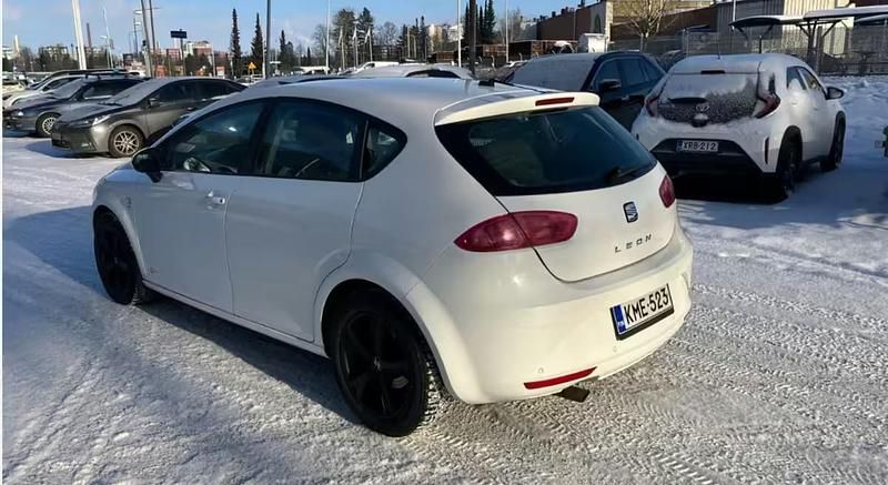 Käytetty Seat Leon Copa 105 HP (77 kW) 2012 Valkoinen Viistoperä
