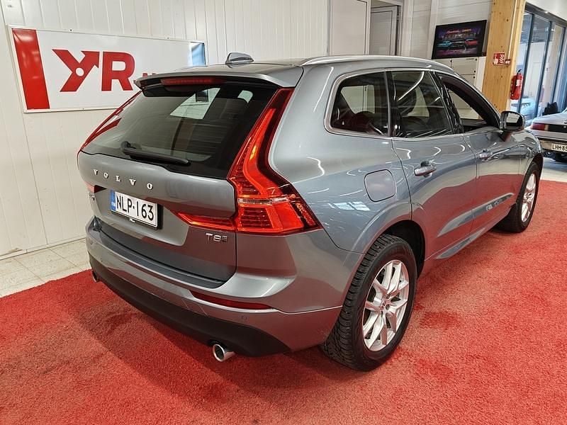 Käytetty Volvo XC60 Momentum 392 HP (288 kW) 2020 Katumaasturi