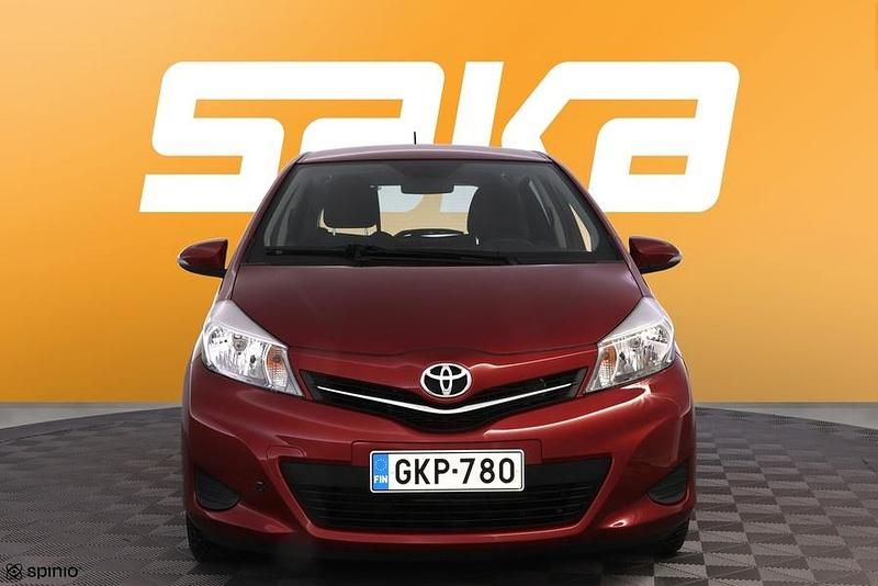 Käytetty Toyota Yaris Sol 99 HP (72 kW) 2012 Viistoperä