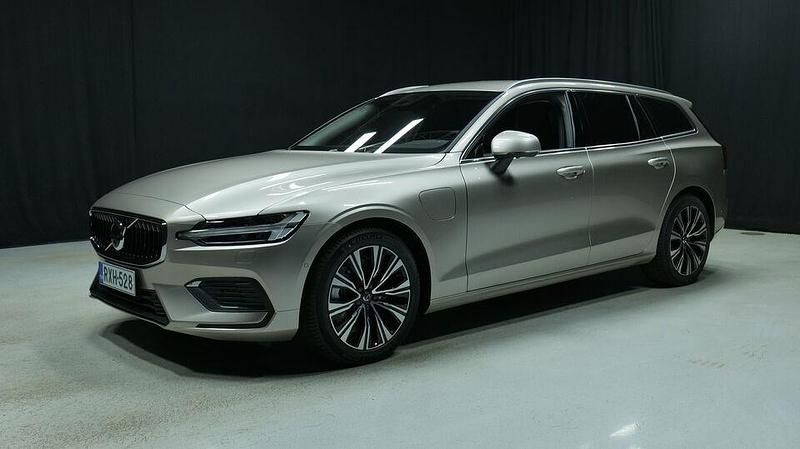 Uusi 2025 Volvo V60 Farmari | 56 400 € (Kallis) - Kuva 1/3