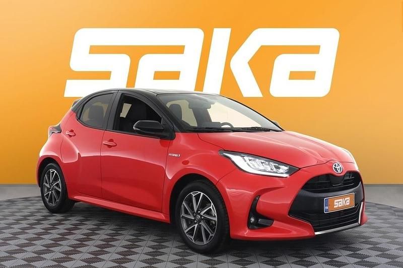 Käytetty Toyota Yaris Hybrid Active 73 HP (53 kW) 2021 Viistoperä