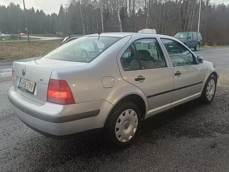 Käytetty VW Bora 105 HP (77 kW) 2003 Sedan
