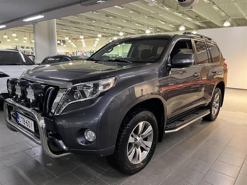Harmaa Käytetty 2015 Toyota Land Cruiser Active Katumaasturi | 59 890 € - Kuva 1/3
