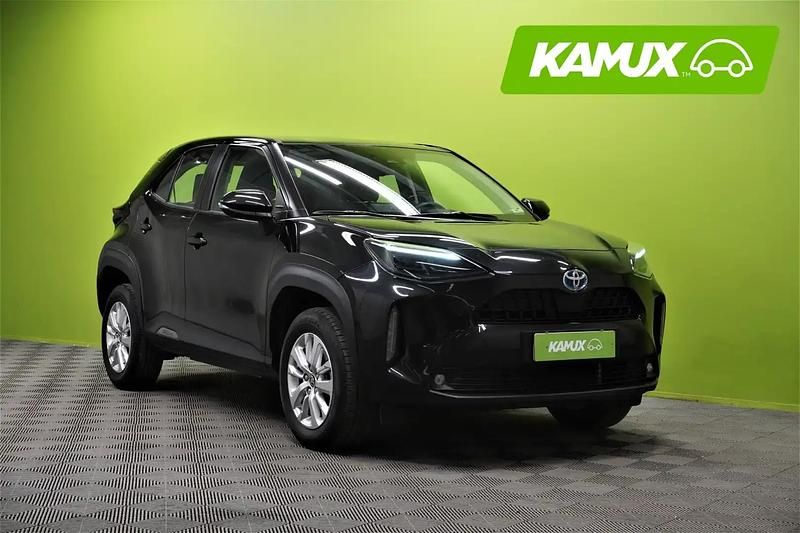 Musta Käytetty 2024 Toyota Yaris Cross Basis Katumaasturi | 25 870 € (Supertarjous) - Kuva 1/4