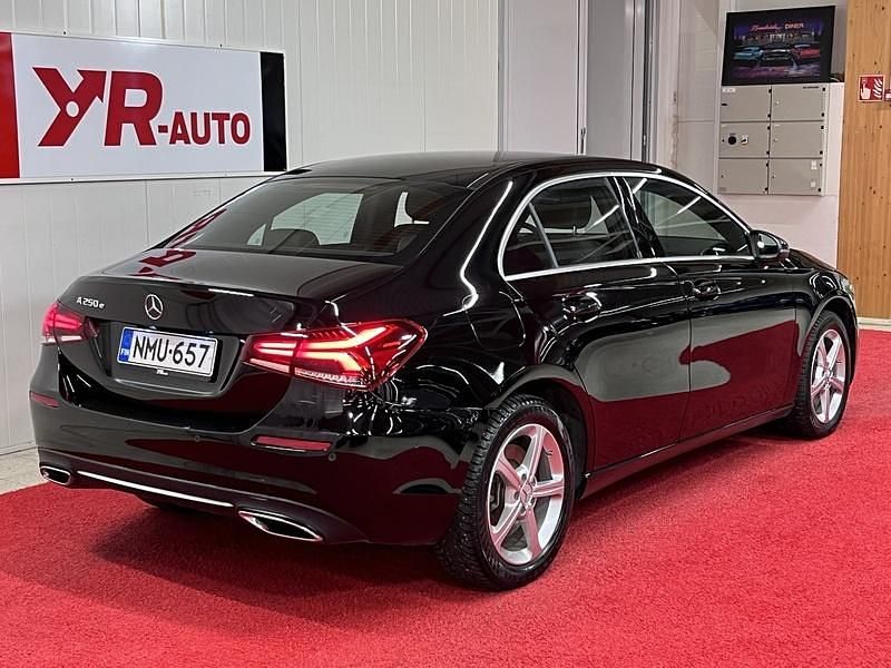 Käytetty Mercedes A250 Business 160 HP (117 kW) 2023 Sedan
