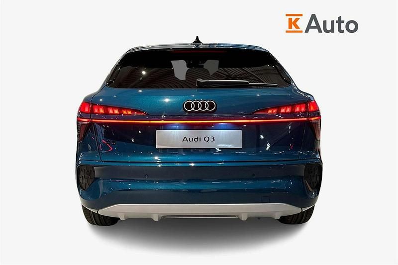 Uusi Audi Q3 Sportback Advanced 268 HP (197 kW) 2026 Met. sininen Katumaasturi