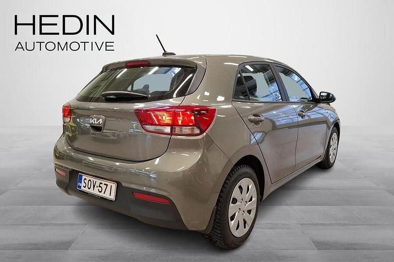 Käytetty Kia Rio LX 101 HP (74 kW) 2022 Vihreä Viistoperä