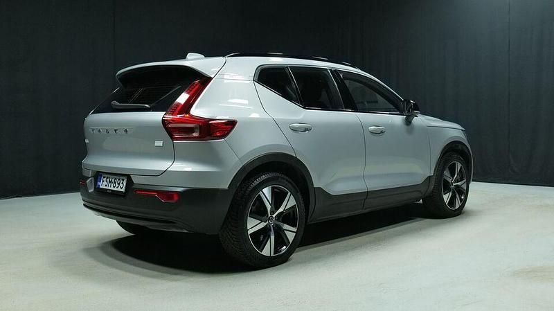 Käytetty Volvo XC40 Plus 169 kW (231 HP) 2023 Harmaa Katumaasturi