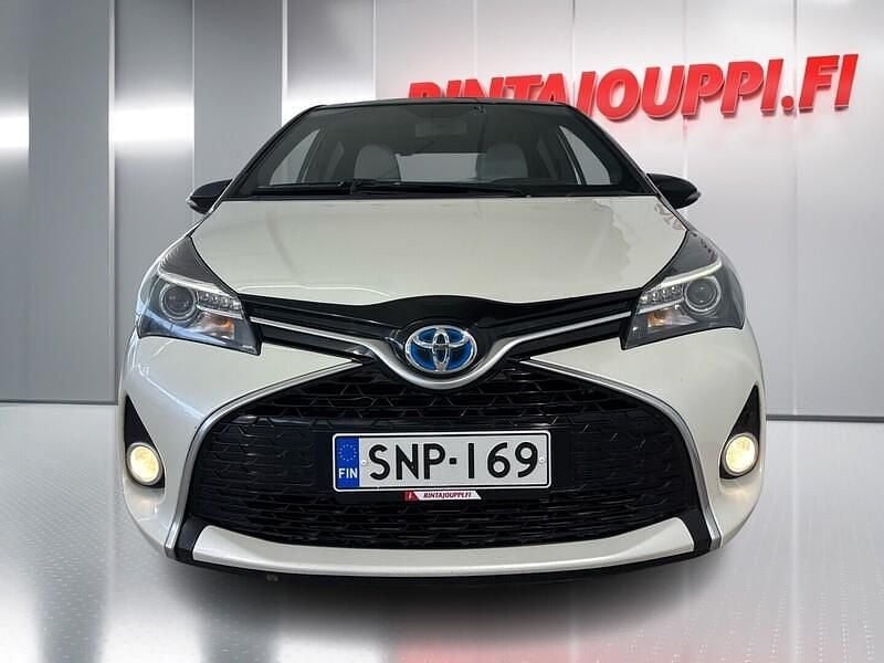 Käytetty Toyota Yaris Hybrid Style 73 HP (53 kW) 2016 Viistoperä