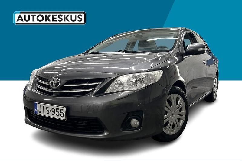 Harmaa Käytetty 2013 Toyota Corolla Sol Sedan | 8 390 € (Perustarjous) - Kuva 1/3