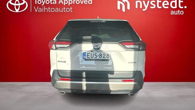 Käytetty Toyota RAV4 Hybrid Edition 178 HP (130 kW) 2023 Valkoinen Katumaasturi