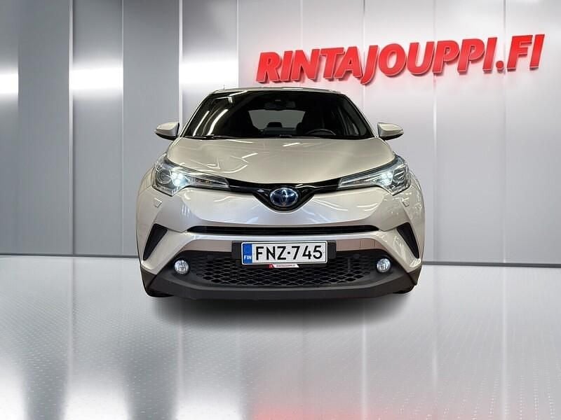 Käytetty Toyota C-HR Active 122 HP (89 kW) 2019 Katumaasturi
