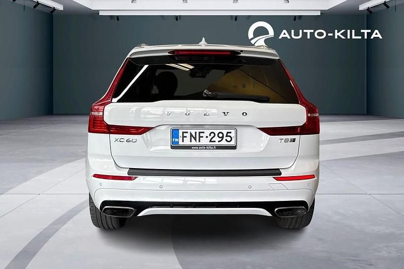 Käytetty Volvo XC60 R-Design 320 HP (235 kW) 2018 Valkoinen Katumaasturi