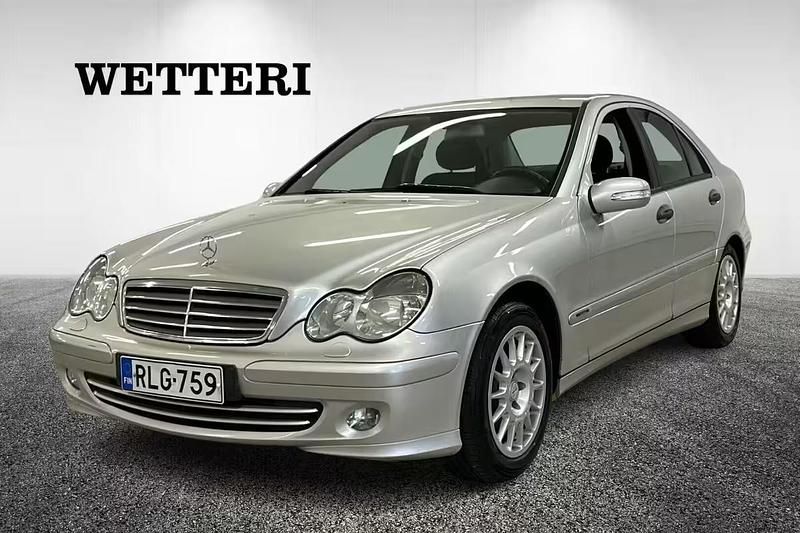 Käytetty Mercedes C180 143 HP (105 kW) 2005 Harmaa Sedan