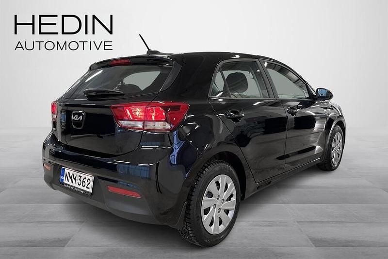Käytetty Kia Rio LX 101 HP (74 kW) 2022 Musta Viistoperä