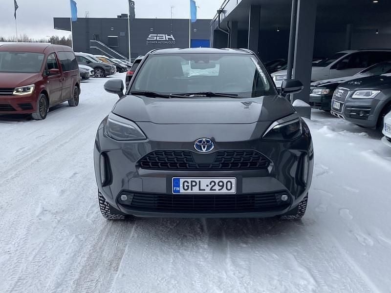Käytetty Toyota Yaris Cross Active 116 HP (85 kW) 2023 Katumaasturi