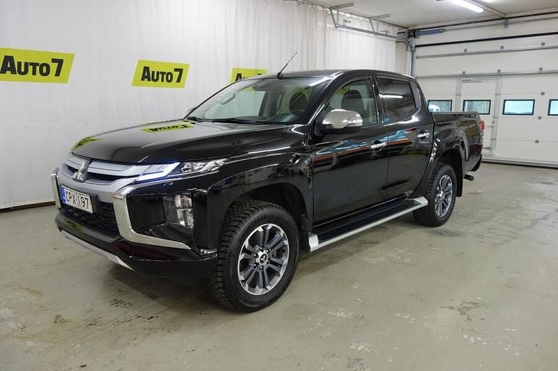 Käytetty Mitsubishi L200 Active 150 HP (110 kW) 2023 Musta Nouto