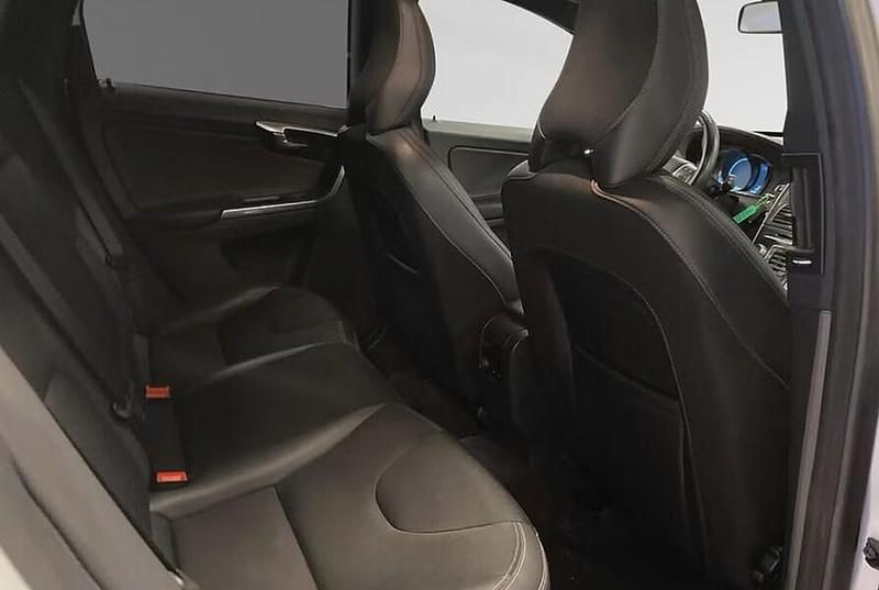 Käytetty Volvo XC60 Momentum 190 HP (139 kW) 2016 Valkoinen Katumaasturi