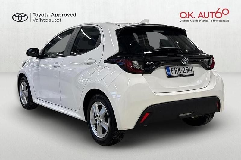 Käytetty Toyota Yaris Hybrid Active 116 HP (85 kW) 2022 Valkoinen Viistoperä