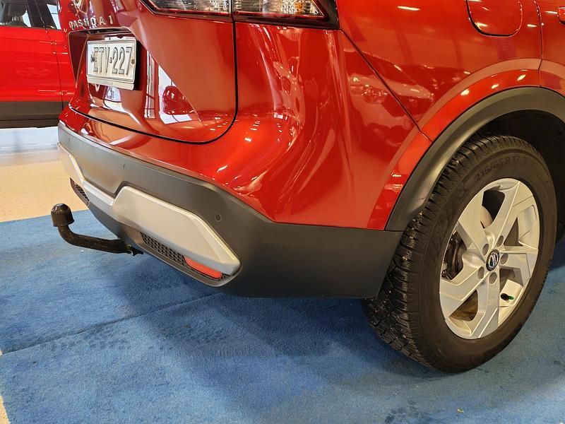 Käytetty Nissan Qashqai N-Connecta 158 HP (116 kW) 2022 Punainen Katumaasturi