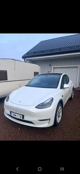 Valkoinen Käytetty 2021 Tesla Model Y Katumaasturi | 33 770 € (Perustarjous) - Kuva 1/2