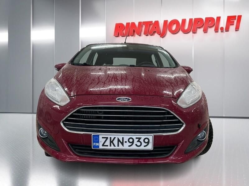 Käytetty Ford Fiesta Cool & Sound Edition 101 HP (74 kW) 2015 Punainen Viistoperä