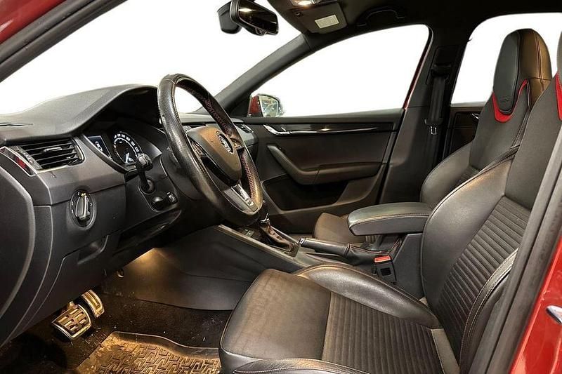 Käytetty Skoda Octavia RS 184 HP (135 kW) 2014 Viistoperä