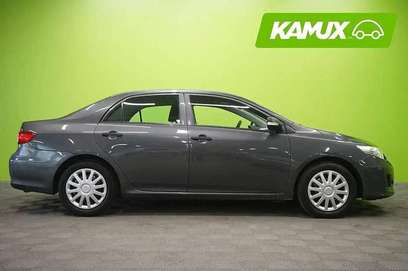 Käytetty Toyota Corolla Terra 132 HP (97 kW) 2012 Hopea / harmaa Sedan