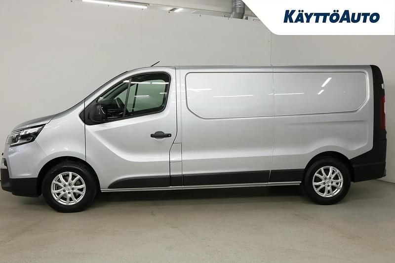 Käytetty Nissan Primastar N-Connecta 150 HP (110 kW) 2023 Harmaa Tila-auto