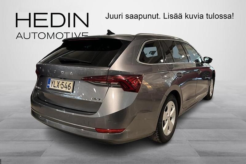 Käytetty Skoda Octavia Style 150 HP (110 kW) 2023 Harmaa Farmari