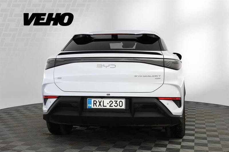 Käytetty BYD Sealion 7 389 kW (530 HP) 2025 Valkoinen Katumaasturi