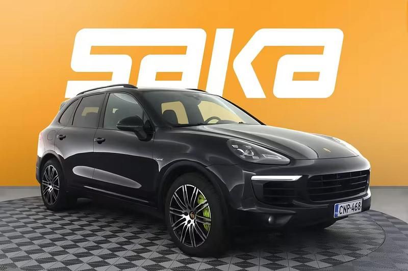 Käytetty Porsche Cayenne S E-Hybrid 416 HP (305 kW) 2015 Katumaasturi
