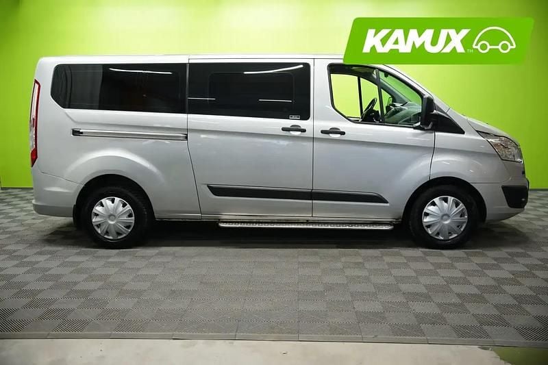Käytetty Ford Tourneo Trend 131 HP (96 kW) 2017 Hopea / harmaa Tila-auto