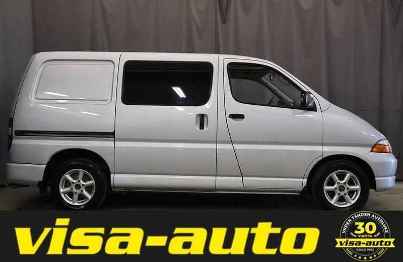 Käytetty Toyota HiAce 88 HP (64 kW) 2004 Hopea Tila-auto