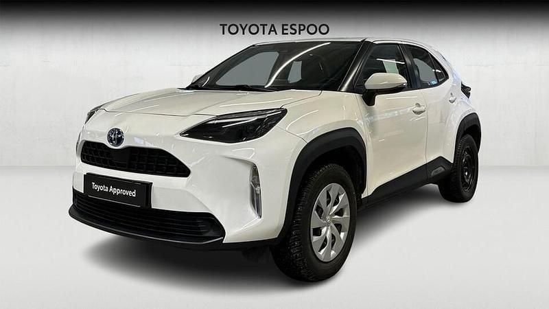 Käytetty Toyota Yaris Cross Business Edition 116 HP (85 kW) 2023 Valkoinen Katumaasturi