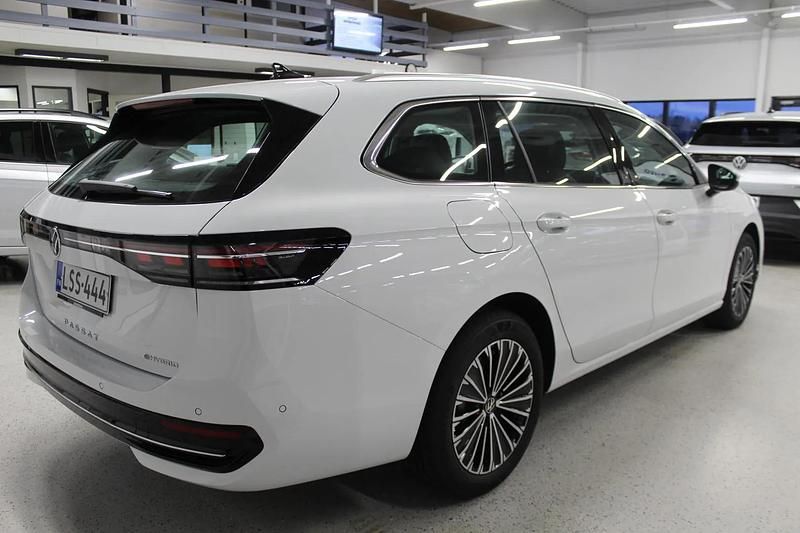 Käytetty VW Passat Business 272 HP (200 kW) 2024 Pure white Farmari