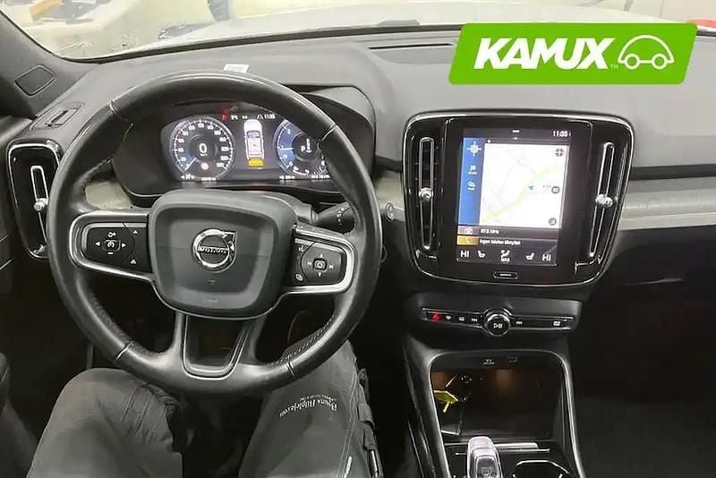 Käytetty Volvo XC40 Inscription 150 HP (110 kW) 2019 Valkoinen Katumaasturi