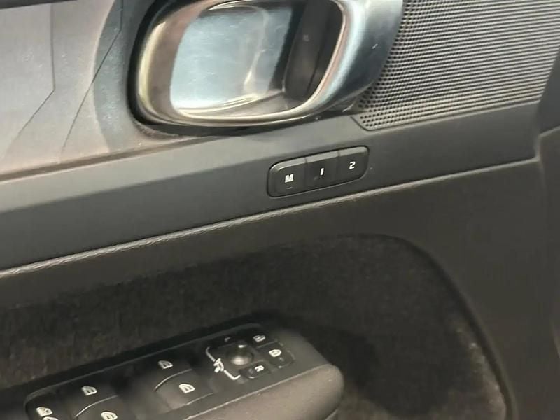 Käytetty Volvo XC40 Plus 169 kW (231 HP) 2023 Musta Katumaasturi