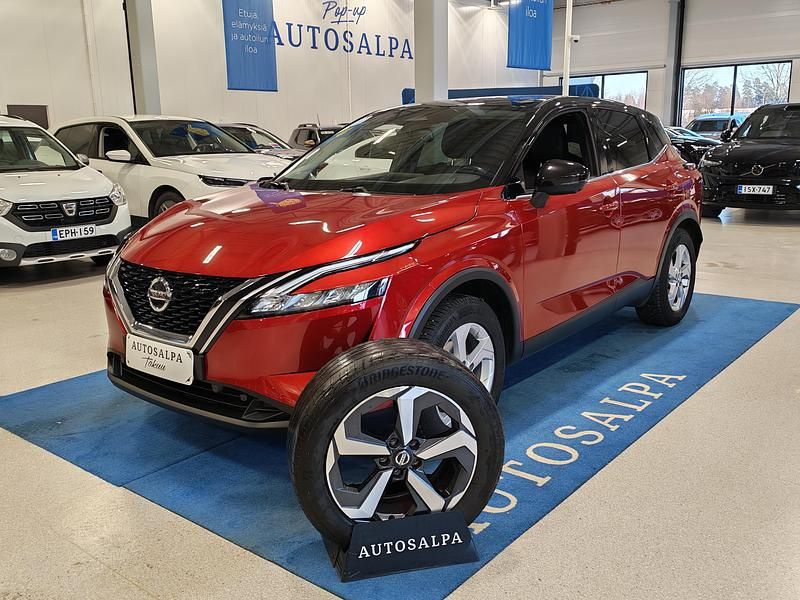Käytetty Nissan Qashqai N-Connecta 158 HP (116 kW) 2022 Punainen Katumaasturi