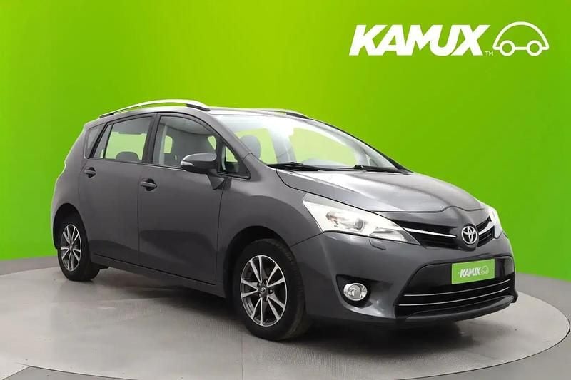Käytetty Toyota Verso Active 215 HP (158 kW) 2013 Hopea / harmaa Tila-auto