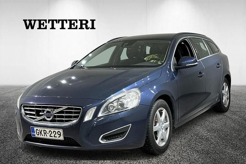 Käytetty Volvo V60 Momentum 163 HP (119 kW) 2013 Sininen Farmari