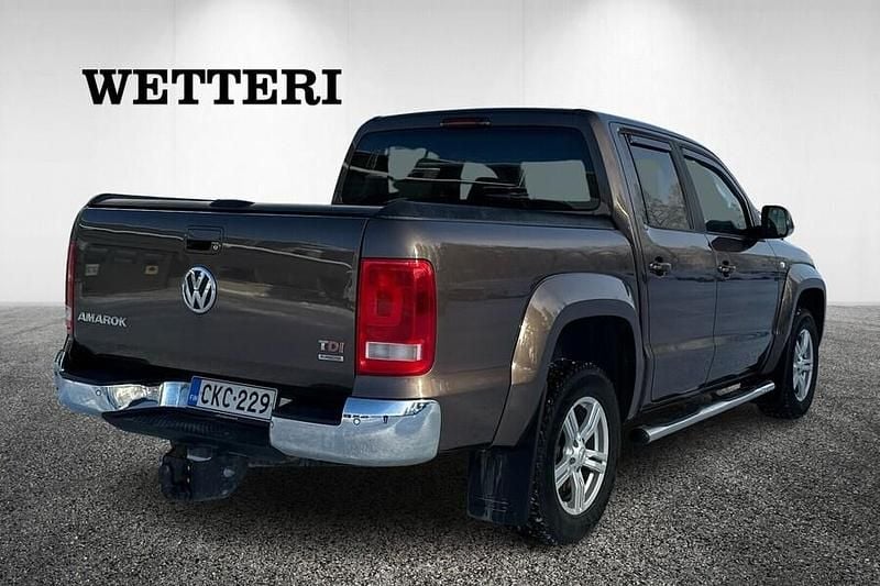 Käytetty VW Amarok Highline 180 HP (132 kW) 2015 Ruskea Nouto
