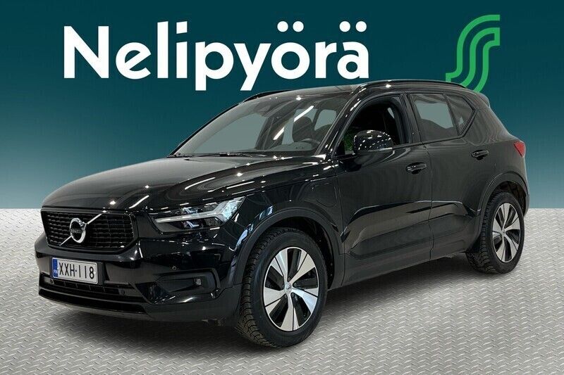 Musta Käytetty 2020 Volvo XC40 R-Design Katumaasturi | 27 490 € (Perustarjous) - Kuva 1/3